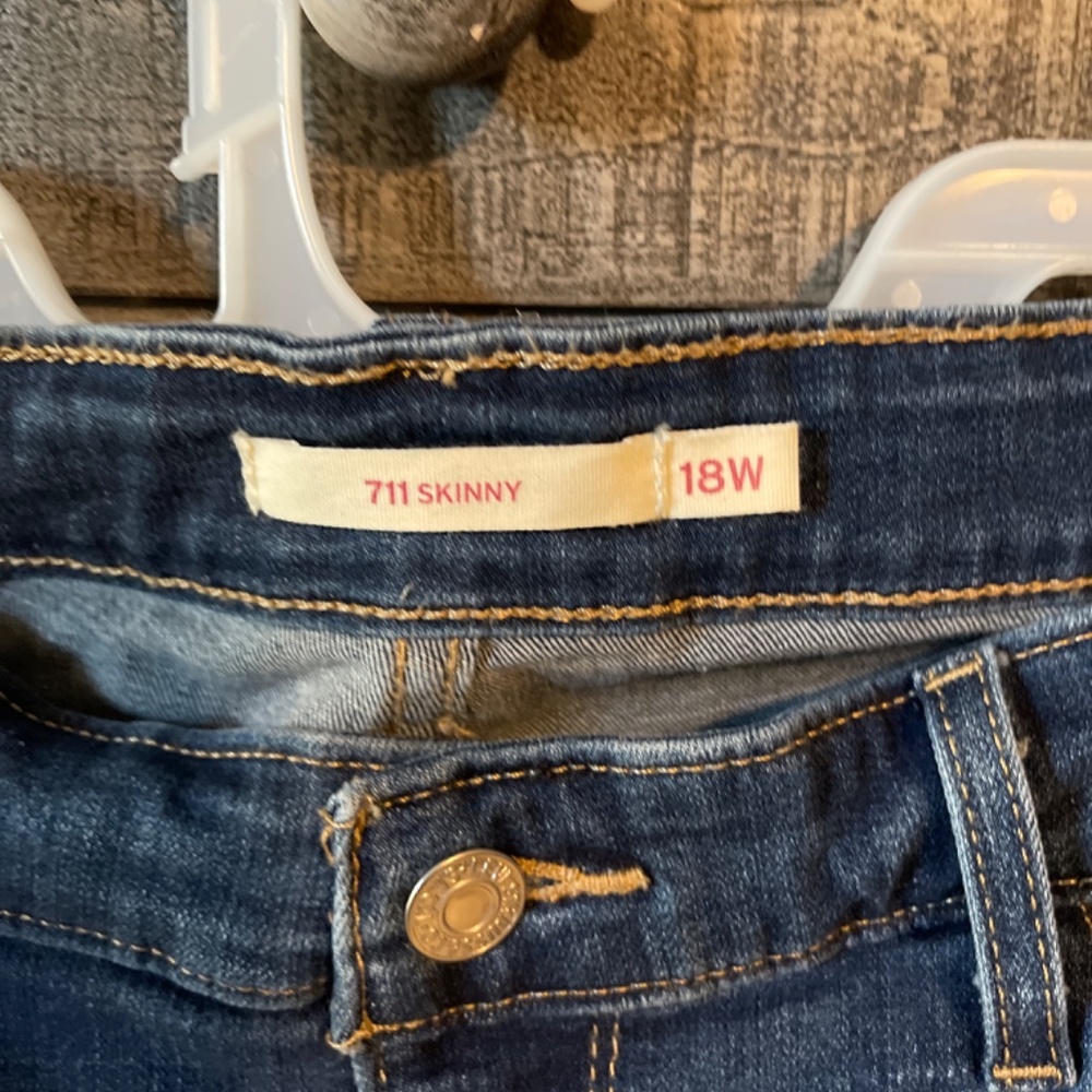 Levi’s - Picture 3 of 3